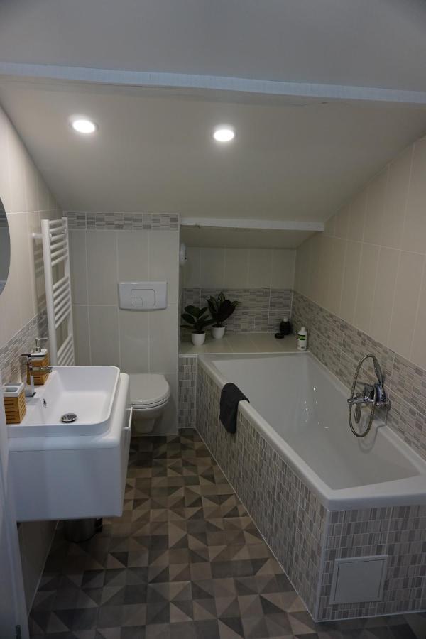 Appart Cosy 4 Personnes Avec Terrasse La Roche-sur-Yon Eksteriør billede